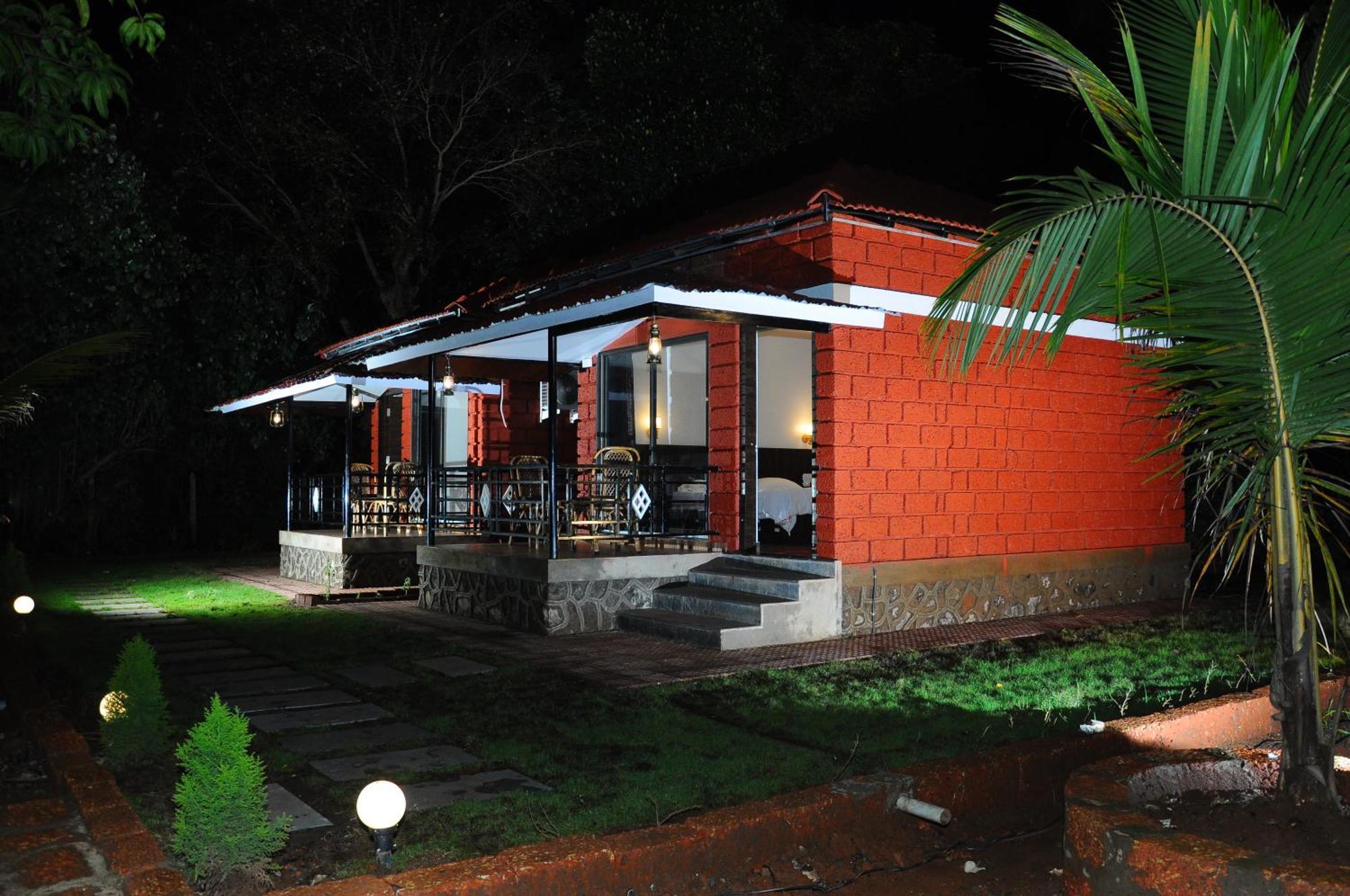 Red Roof Farmhouse Villa Chiplun Bagian luar foto