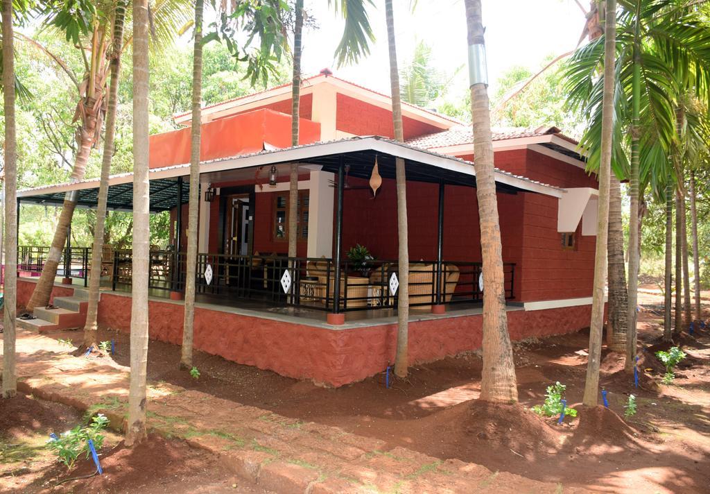 Red Roof Farmhouse Villa Chiplun Bagian luar foto