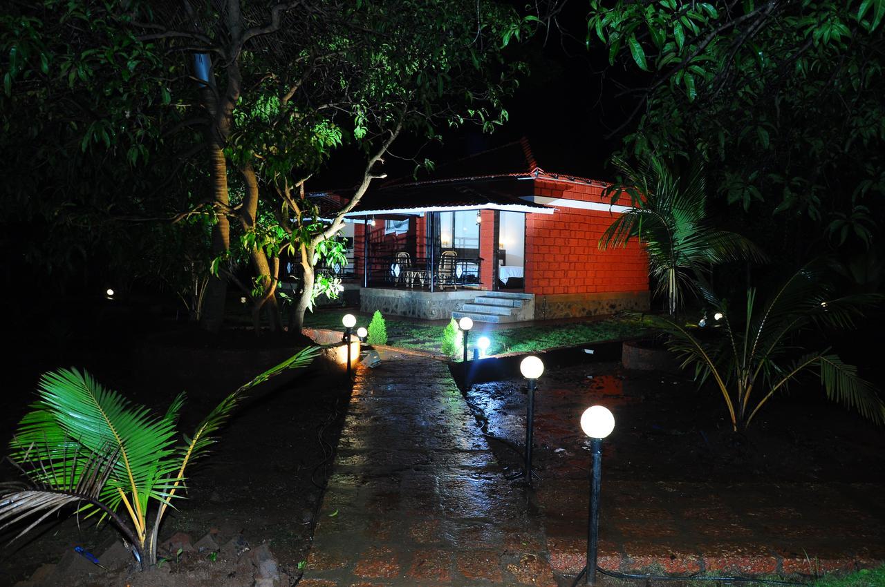 Red Roof Farmhouse Villa Chiplun Bagian luar foto