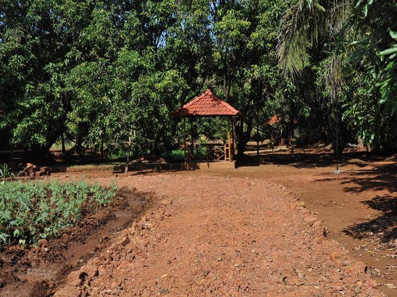 Red Roof Farmhouse Villa Chiplun Bagian luar foto