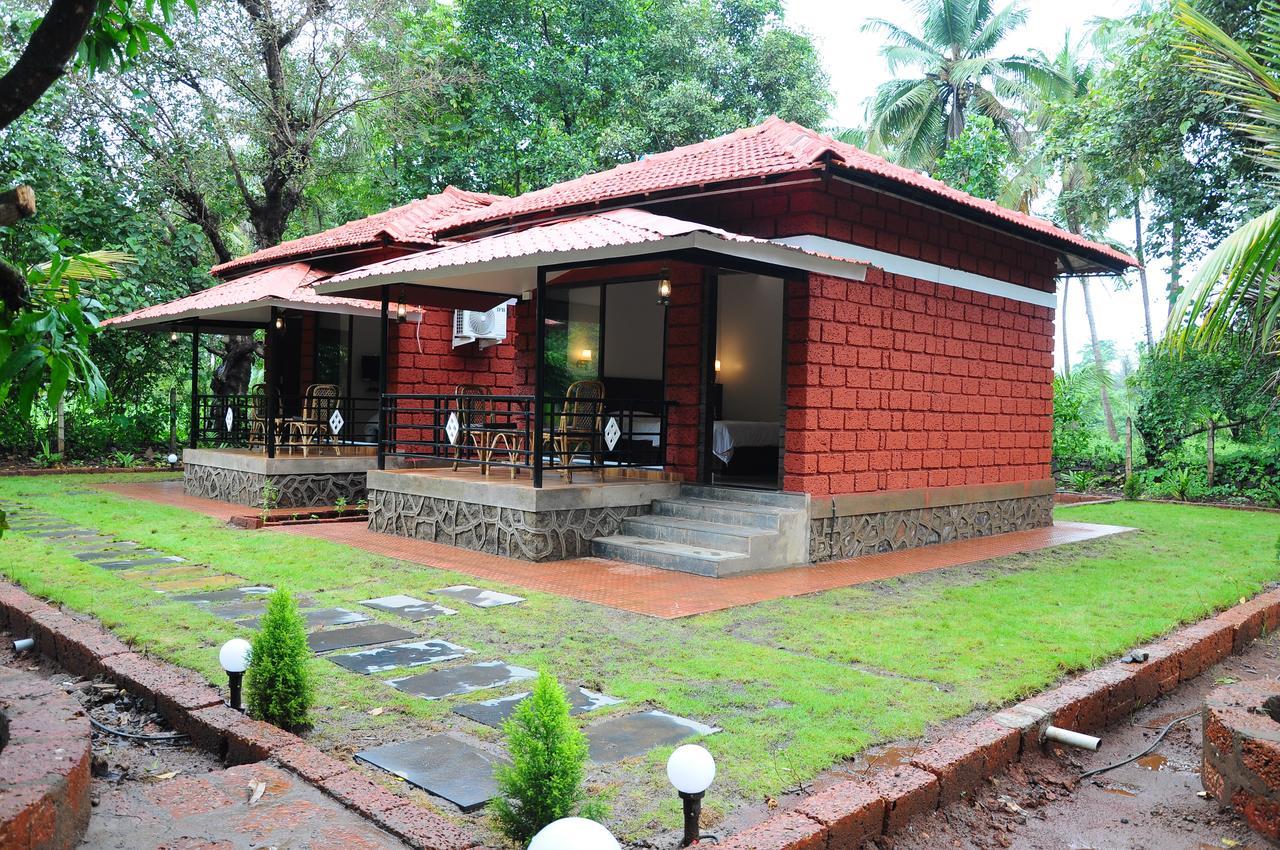 Red Roof Farmhouse Villa Chiplun Bagian luar foto