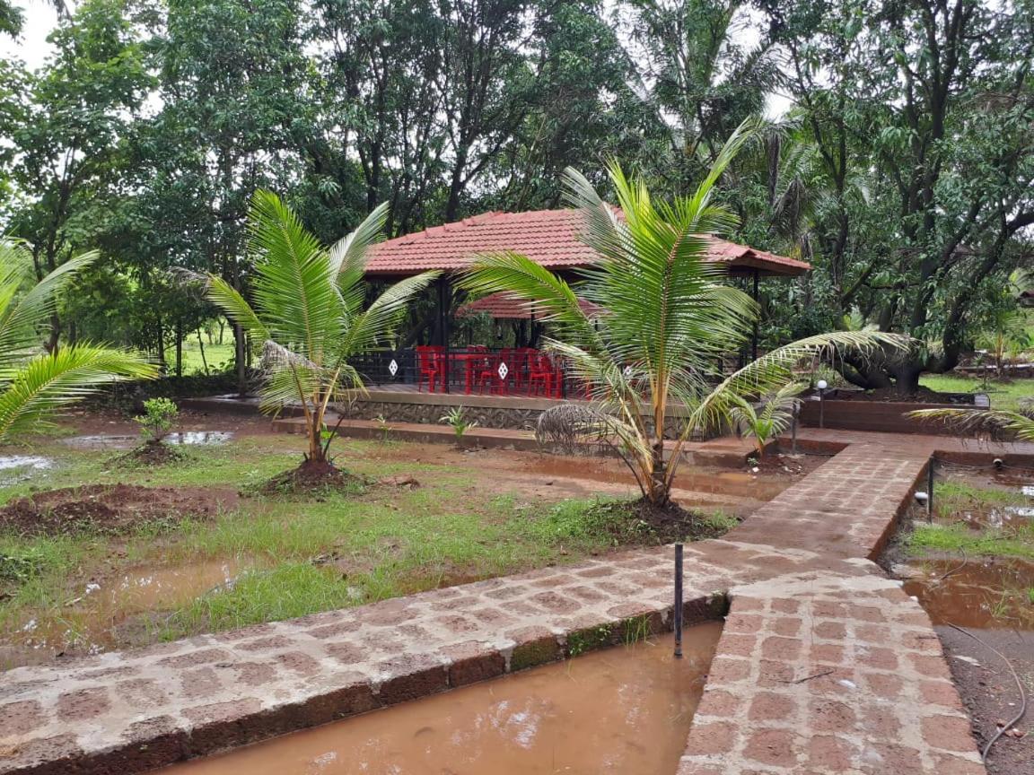 Red Roof Farmhouse Villa Chiplun Bagian luar foto