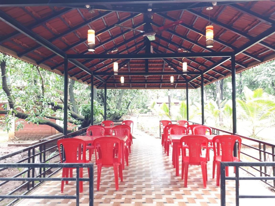 Red Roof Farmhouse Villa Chiplun Bagian luar foto